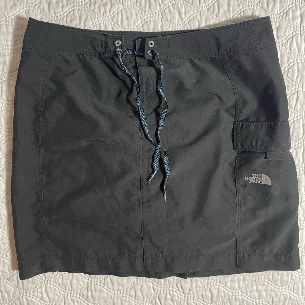 THE NORTH FACE- black cargo skirt